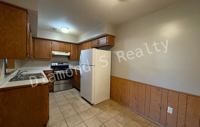 2 beds, 1 bath, 857 sqft, $650, Unit 600 - F