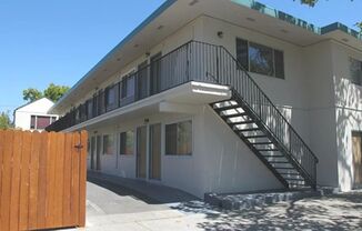 Comfortable one bedroom unit, convenient location to shopping and transportation