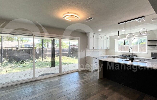 1520 ARMSTRONG DR
