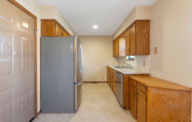 3 beds, 1 bath, $1,295