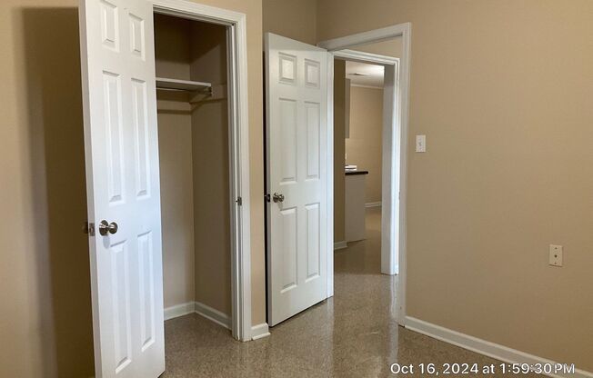 2 beds, 1 bath, 750 sqft, $1,195, Unit 05200-11