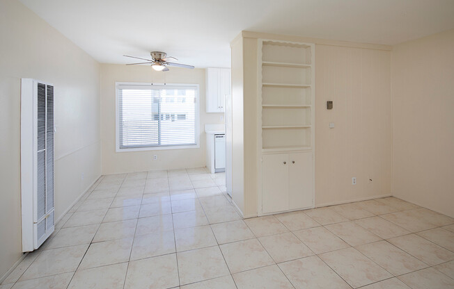 Charming Upstairs 1 BR in Pacific Beach with Garage Parking