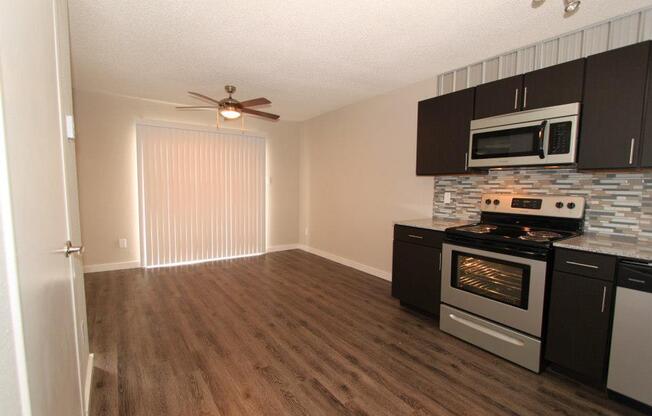 2 beds, 2 baths, 850 sqft, $1,295, Unit 223