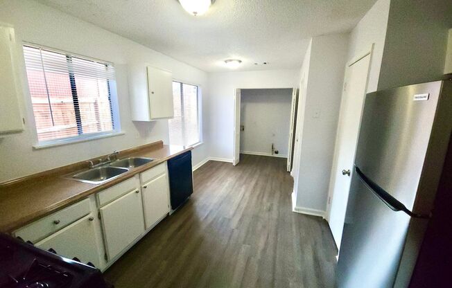 3 beds, 2 baths, $1,675, Unit # TERRACE