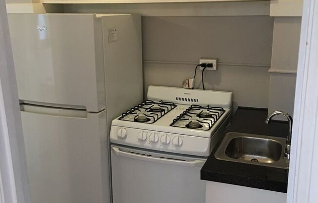 Studio, 1 bath, 315 sqft, $950, Unit 5F