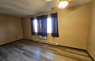 2 beds, 1 bath, $680, Unit 05