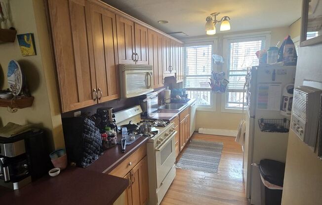 Very Nice 2 bed in Brighton.... Sept 1st!!