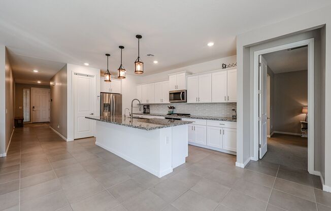 Beautiful Home! Pool! Putting Green! Mountain Views!