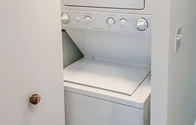 2 beds, 1 bath, 785 sqft, $2,875, Unit 1851-1