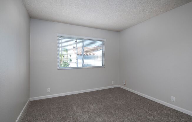 3 beds, 2 baths, 1,180 sqft, $3,495, Unit 65-07