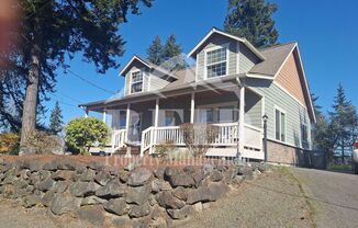 Charming 1 Bedroom Home with Spacious Loft/Bonus Room and Mountain Views