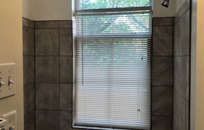 1 bed, 1 bath, $945, Unit 840-1A