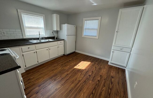 3 beds, 1 bath, $1,200, Unit Apt B