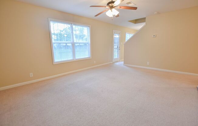 3 beds, 2.5 baths, $1,200, Unit B