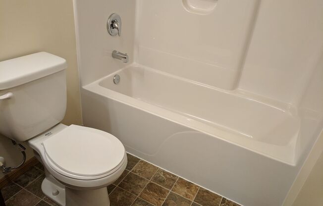 2 beds, 2 baths, 894 sqft, $1,195, Unit 615-305