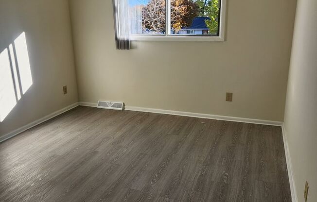 3 beds, 1.5 baths, 1,100 sqft, $1,500, Unit 3247