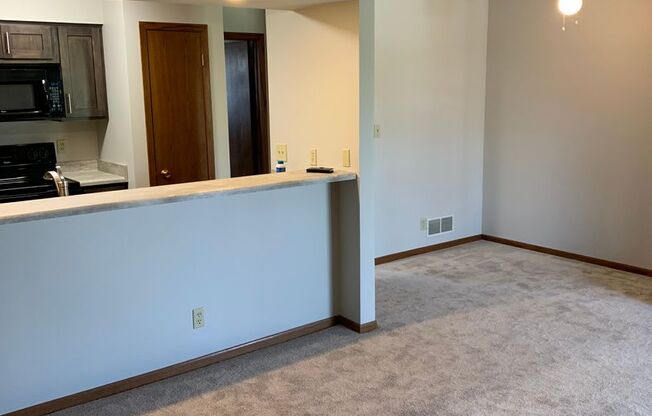 1 bed, 1 bath, 670 sqft, $795, Unit C08*