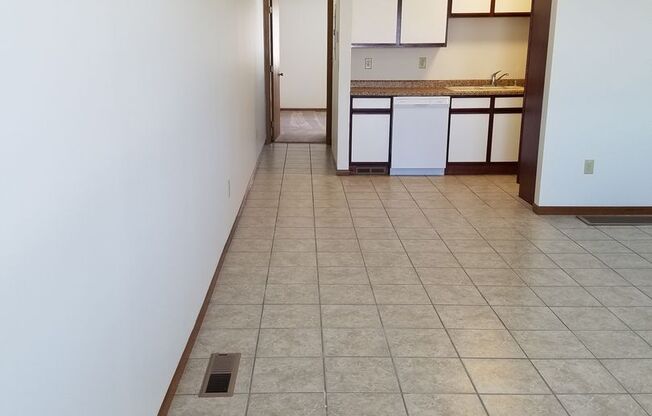 1 bed, 1 bath, $735, Unit 12