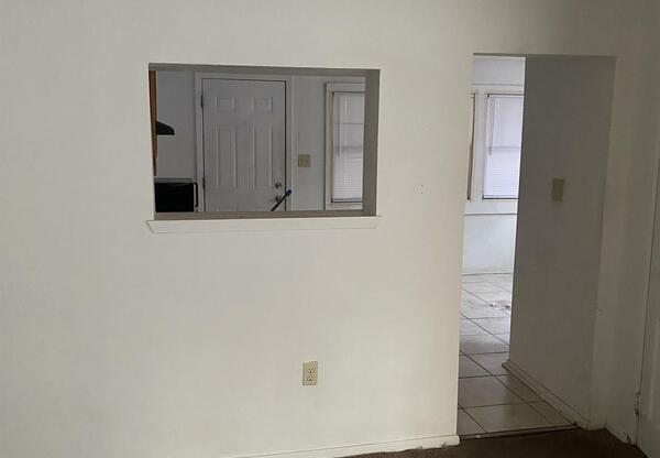 3 beds, 1 bath, $950