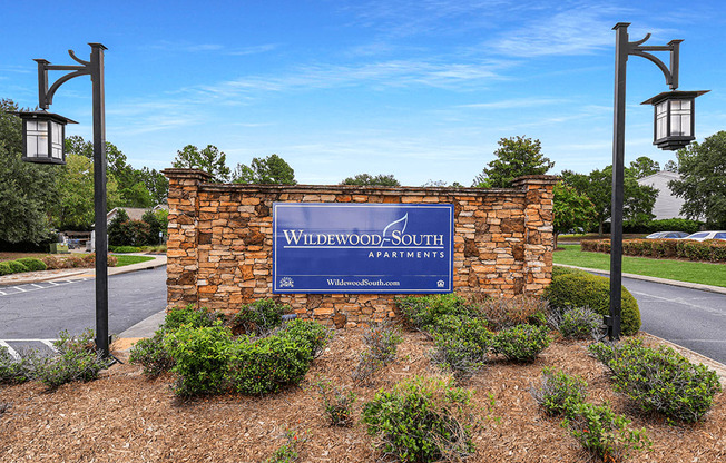 the sign at the entrance of wildewood south apartments