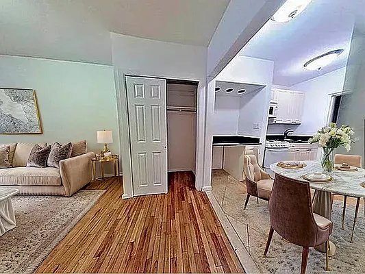 258 E 78 ST