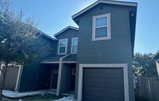 Super Nice! This Lovely 3 Bedroom 2 Bath Townhome.. Near Randolph AFB