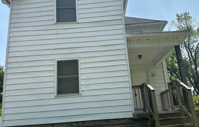 $1700 PER MONTH 3 Bedroom 1.5 Bathroom House in South Columbus!