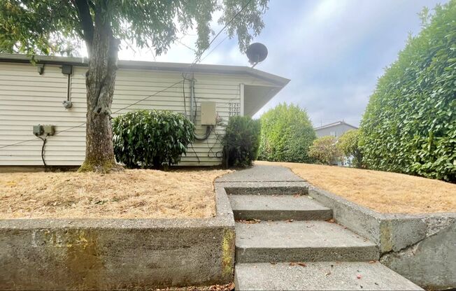 Newly Remodeled One Bedroom in Montavilla~ New Kitchen~ New LVP Flooring~ New Tile Shower Surround~ Pets Welcome~ Onsite Laundry~ Off Street Parking!