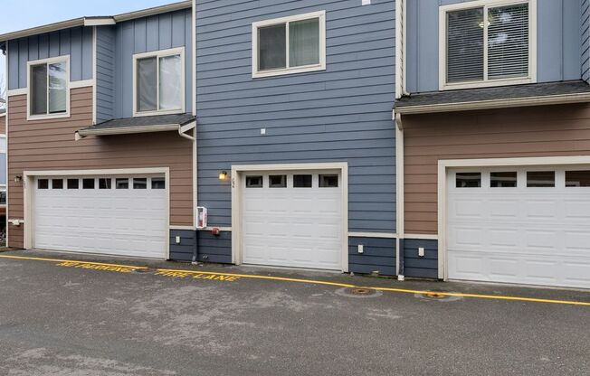 Pinnacle Townhomes: Modern Living in the Heart of Martha Lake!