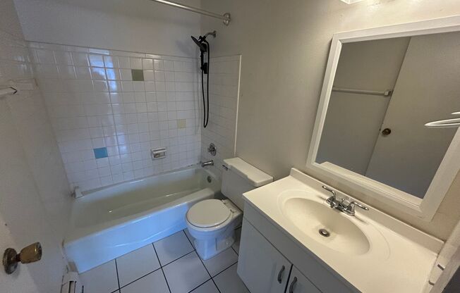 2 beds, 1 bath, $1,325, Unit 213