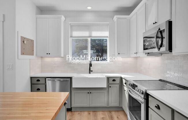 Updated Two Bedroom Escape in the Heart of SE Portland!