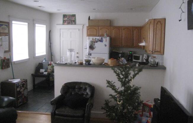 5 beds, 2 baths, $6,000, Unit 2