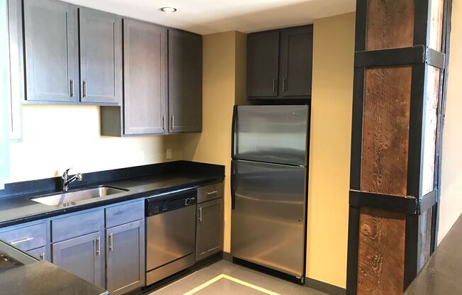 1 bed, 1 bath, 986 sqft, $1,430, Unit 211