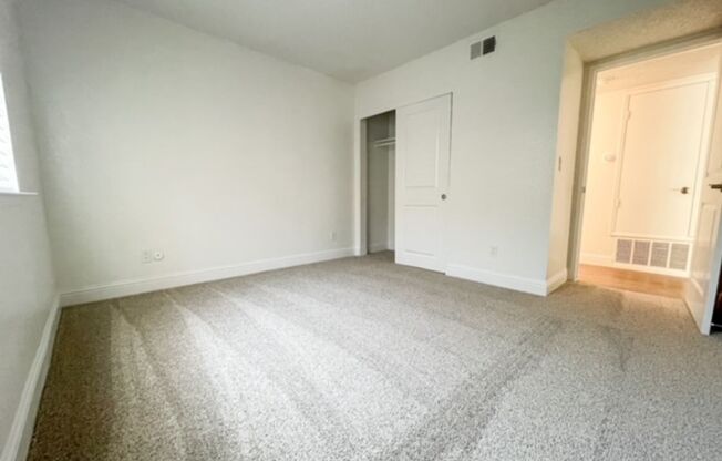 2 beds, 1 bath, 900 sqft, $1,670, Unit 1700-207