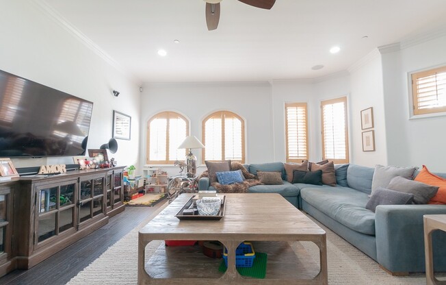 143 N Arnaz Dr