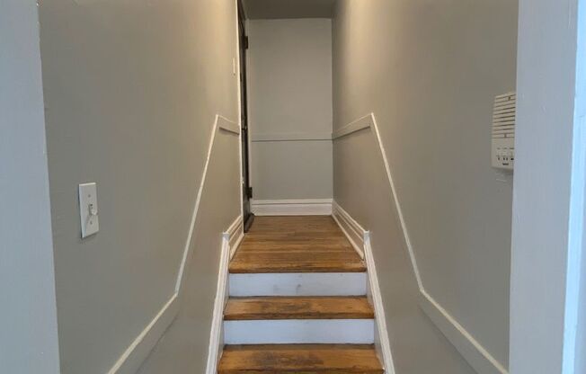 1051 W PRATT