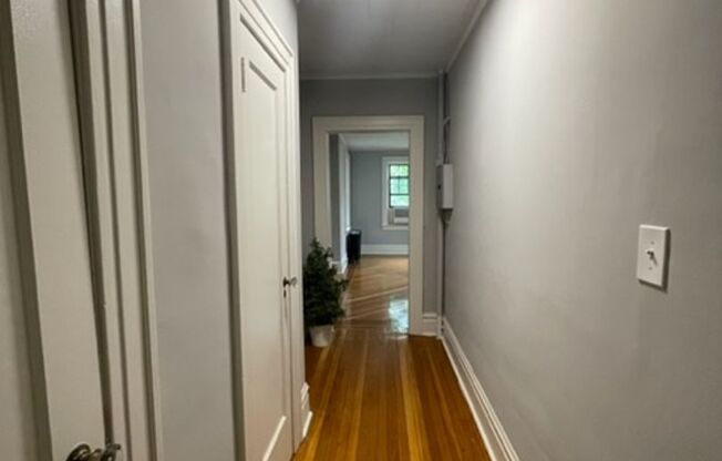 1 bed, 1 bath, 700 sqft, $2,225, Unit B10