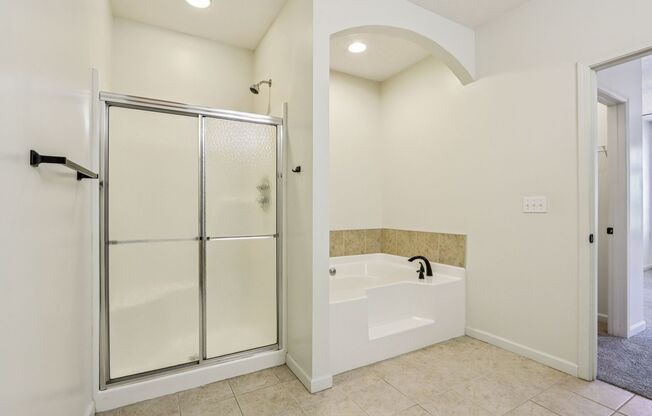 1 bed, 1.5 baths, 1,100 sqft, $1,565