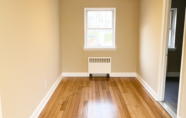 1 bed, 1 bath, 600 sqft, $1,825, Unit B-17