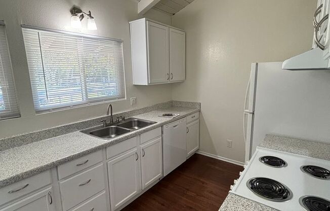 2 beds, 2 baths, 1,140 sqft, $2,975, Unit 140