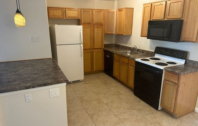 Clean 3 bedroom, 2 bathroom condo in Westminster!