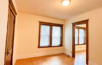 901-909 Summit Ave S