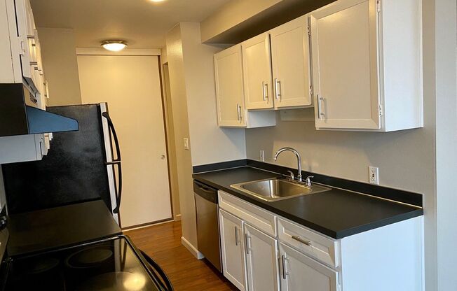 2 beds, 1 bath, 856 sqft, $1,850, Unit 105