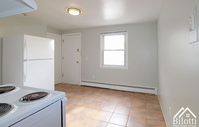 2 beds, 1 bath, 930 sqft, $1,775, Unit 268-22