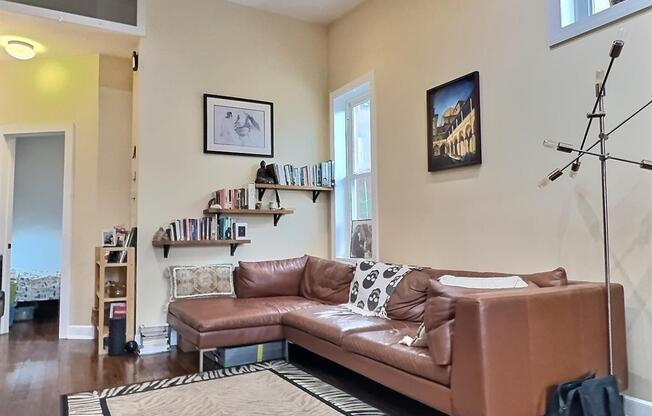 21 11 46 AVE