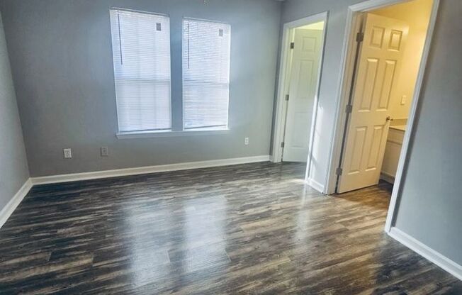 2 beds, 2 baths, 1,020 sqft, $1,195, Unit 221