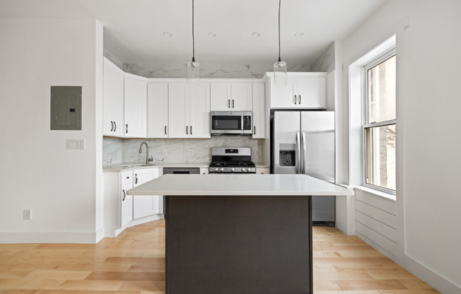 1661 10 AVE