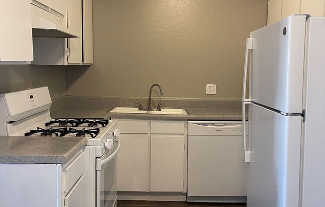 2 beds, 1.5 baths, 832 sqft, $825, Unit 220