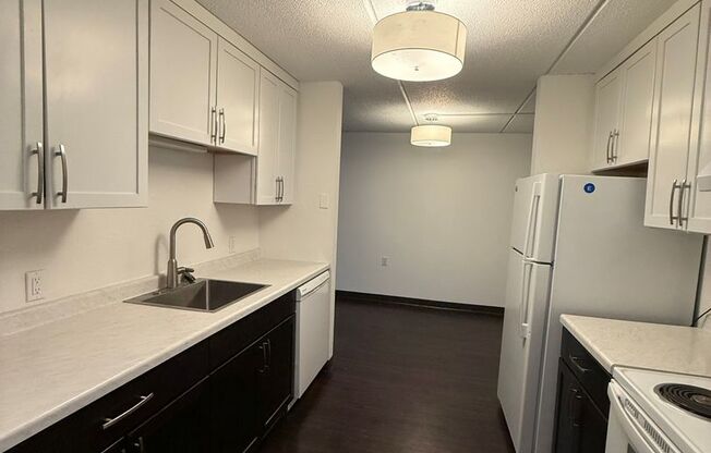 2 beds, 1.5 baths, 893 sqft, $1,495, Unit 113