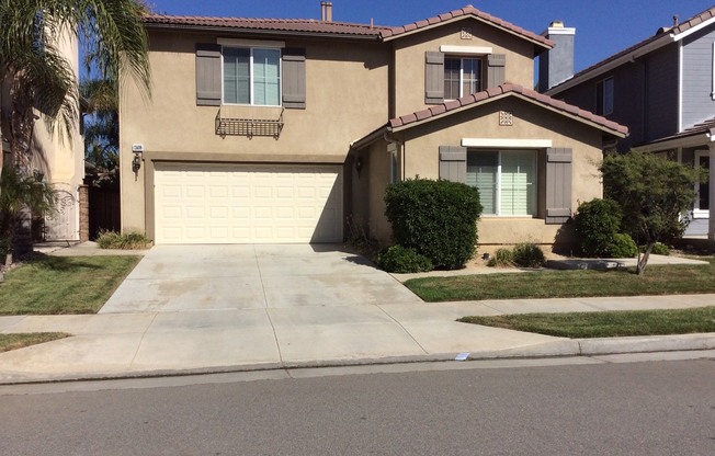 3 Bedroom 2 Bathroom Home in Corona